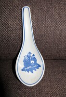 Régi antik kínai porcelán leveseskanál három bölcs motívummal
