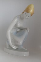 Hollóházi porcelán vízmerítő nő!