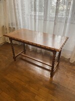 Koloniál stílusú közepes méretű dohányzó asztal