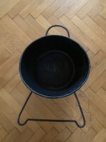Retro,régi szenes vödör. Teljesen felújítva. Régi festék leégetve és újra festve.Mérete:37x26 cm