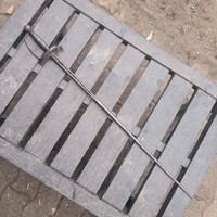 Régi rövid kard áttört pengével, díszített markolattal