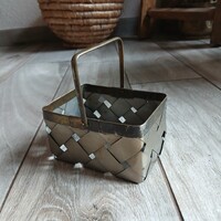 Szép fonott fém kínáló kosár (11,7x8,7x12,5 cm)