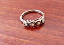 Ezüst gyűrű button cirkónia kövekkel