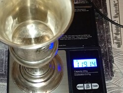 Rokokó stílusú ezüst pohár, amelyet gyakran keresztelőpohárként használtak.