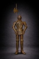 Monumentális páncélos vas őr – életnagyságú dekoratív lovagi figura (215 cm)