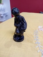 Öntöttvas hímző kislány:Kasli fém műhelyből