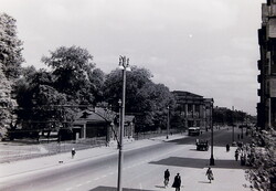 Régi fotónegatív 1960-as évek  szovjet utcakép buszok autók széles sugárút 260401-2