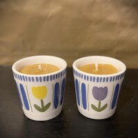 2 db méhviasz gyertya tulipános - virágmintás porcelán tojástartóban