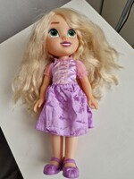 Disney Aranyhaj 34cm magas baba, lila ruhában és cipőben