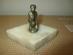 Női akt márvány talapzaton, 5cm.