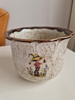 Kerámia kaspó Sarah Kay stílusú romantikus kislány és kisfiú figurával az 1970-80-as évekből.