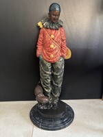 Nagyméretű art deco bronzírozott fém szobor – Bohóc macskával, márvány talapzaton