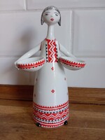 Hollóházi figura, lány két tállal