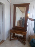 Nagyméretű tükör konzolasztallal