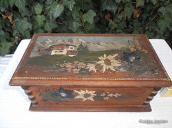 LÁDA - FA - MUZEÁLIS - CSAPOLT - KÉZI FESTÉS -   27 x 15 x 11 cm - HIBÁTLAN