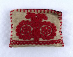 1Z556 Régi hímzett kétoldalas kalotaszegi piros fekete mintás mini párna 14 x 10 cm
