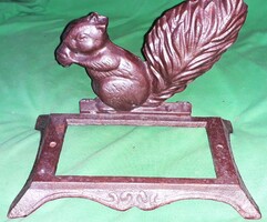 Antik jellegű súlyos öntöttvas mókus figurával díszített ajtóelő sárlehúzó 24x24x16 cm