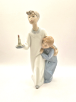 Lladro Nao kisfiúk hálóingben gyertyával 20.5cm