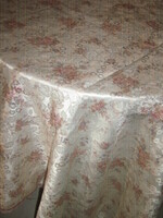 Csodaszép vintage stílusú rózsás csipkés szélű selyem terítő