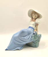 Lladro Nao kislány kalapban madárral Bird song 16cm