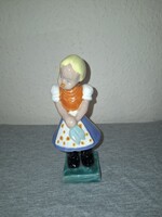 1931- Komlós Miklós- kerámia éneklős kislány pöttyös ruhában  szép festéssel és állapotban eladó