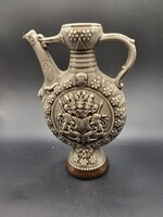 Antik Historizáló Kerámia Díszkancsó – Oroszlános Címerrel