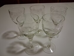 Vintage kézzel csiszolt üveg borospohár készlet-5 db, finom virágmintával