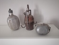 Bányász, vájár, kulacs, lámpa, hallásvédő