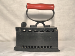 Régi szenes vasaló