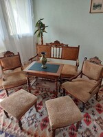 Kisszalon garnitúra eladó, 5+1 db-os, ajándék torontáli szőnyeggel.