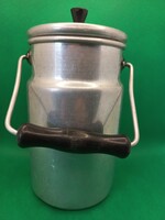 Retró alumínium tejeskanna fedővel, bakelit fogóval,
