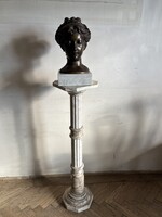 Antik stílusú bronz női mellszobor márvány posztamenssel – 115 cm