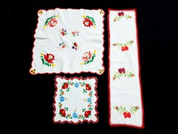 3 db Kalocsai mintával hímzett terítő méret a képen