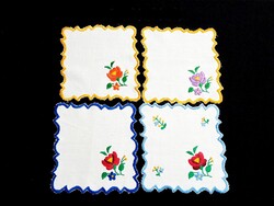 4 db Kalocsai mintával hímzett terítő 19 x 18 cm