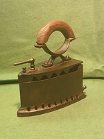 Antik szenes vasaló