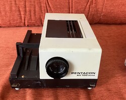 Pentacon AV100 diavetítő készülékeredeti  táskában