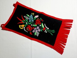 Kalocsai mintával hímzett falikép filc anyagon 50 x 25 cm