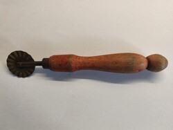 Régi réz derelye vágó fa nyéllel