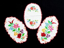 3 db Kalocsai mintával hímzett terítő 28 x 16 cm