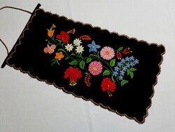 Kalocsai mintával hímzett falikép 50 x 25 cm