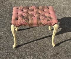 Bájos antik neo barokk puff ülőke zsámoly sámli kis szék támla nélkül