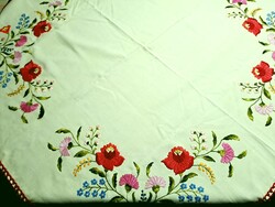 Kalocsai mintával hímzett terítő sárga alapon 105 x 101 cm