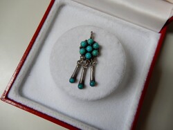 Régi zuni kisméretű ezüst medál csüngő díszekkel, türkiz kövekkel