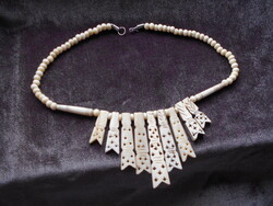 Faragott csont ékszer- nyakravaló