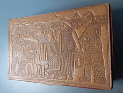 Antik/Vintage orosz dombornyomott bőr díszdoboz - Népi életkép