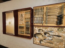 Szép acél evőeszköz készlet dobozában