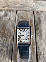 Új Cartier Tank Must Large Model (L) 33 mm – 1/1 Premium Edition, Ezüst Számlap, Bőrszíj, Luxus Karó