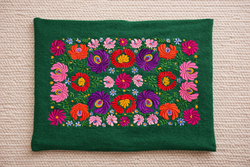 Régi, kézzel hímzett párnahuzat, matyó