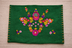 Régi, kézzel hímzett párnahuzat, kalocsai motívumokkal