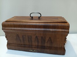 Régi varrógép fedél